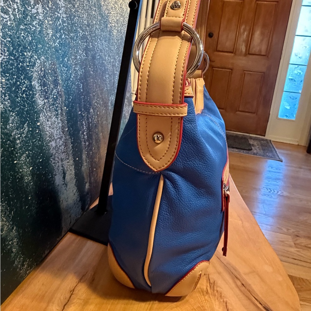 Tignanello All Star Blue Pebbled Leather Shoulder Bag!
Brand new with tags. - Picture 6 of 15